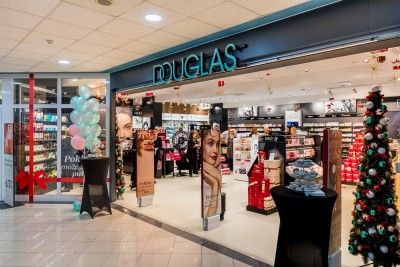 Douglas parfumerija u Robnoj kući Minčeta.jpg